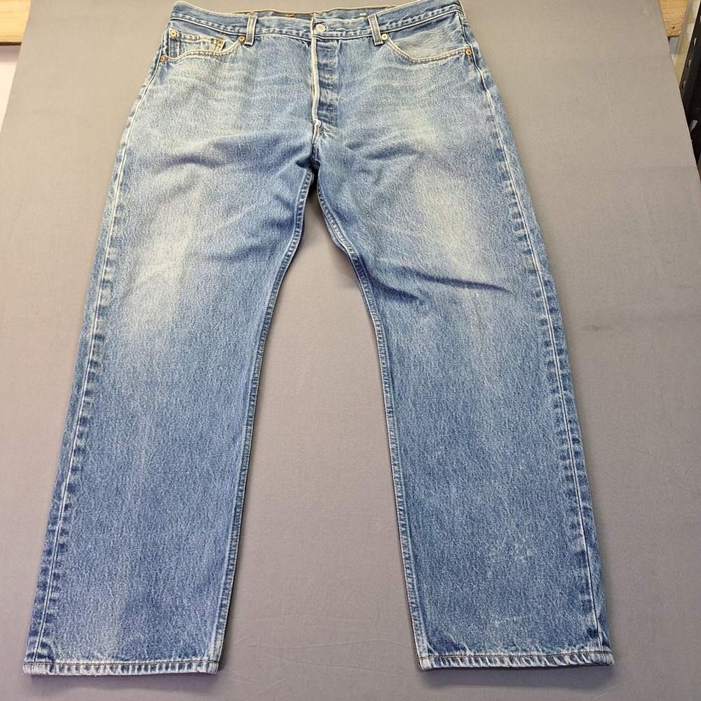Vintage Levis 501xx Mens Light Wash Straight Leg Button Fly Denim Jeans 42x32